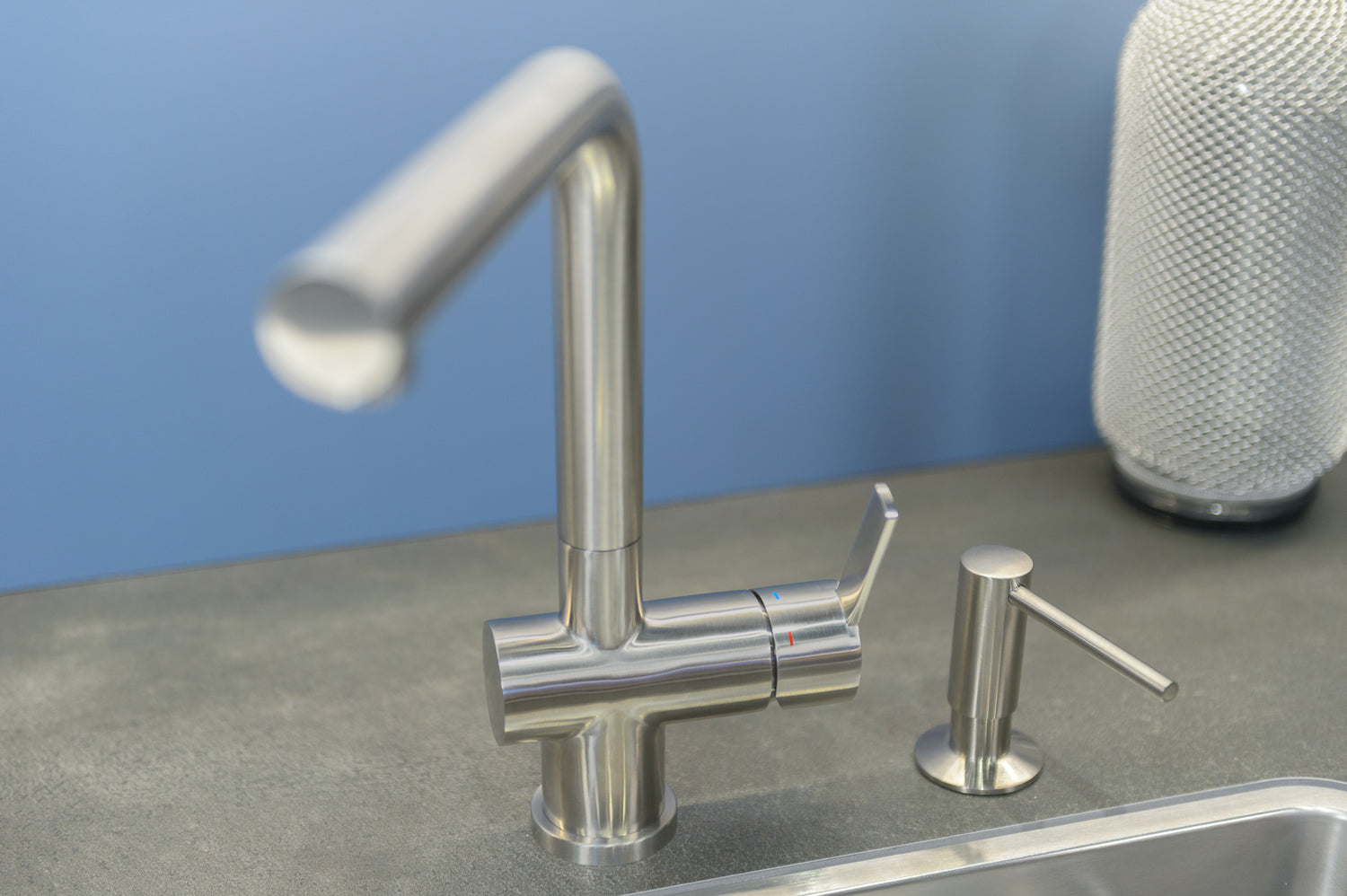Mizzo Arlori kitchen tap brushed steel